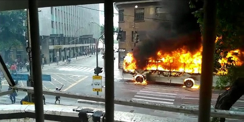 O Rio de Janeiro, até em pé de guerra, continua lindo?