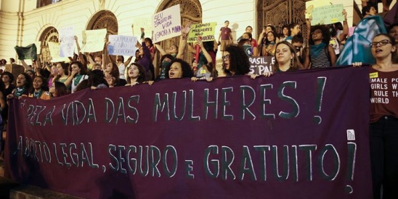 O aborto, o papa e a “bolsa estupro”